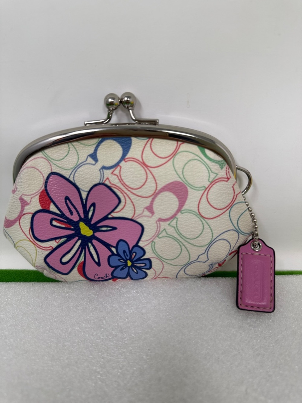 COACH Pink All Over Signature Kiss Lock Coin Purse - Picture 2 of 8